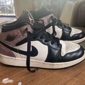 2022 Air Jordan 1 Mid
